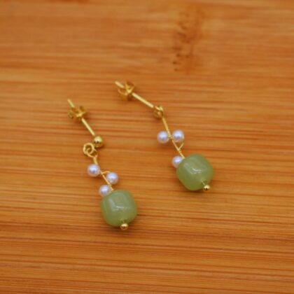 Drop earrings Green Dangle Earrings Pearl Dangly Earrings Gift for her